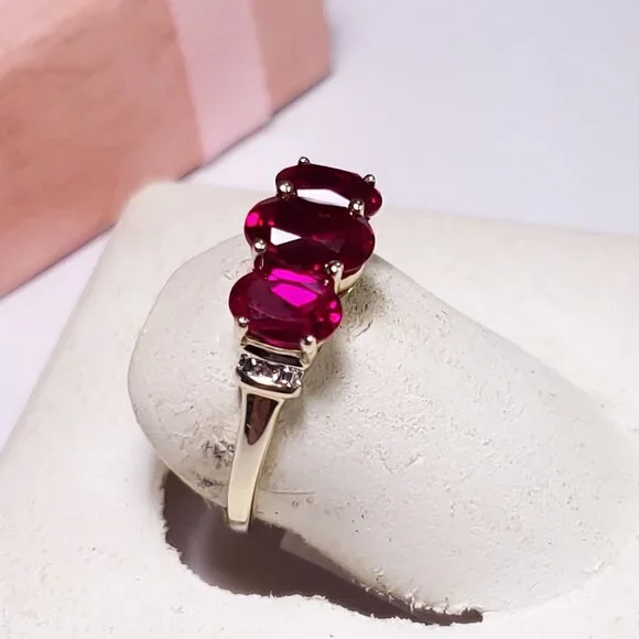 Estate 1.65ctw Oval Lab Created Ruby & Natural Diamond 3 stone 10Kt YG Ring20953